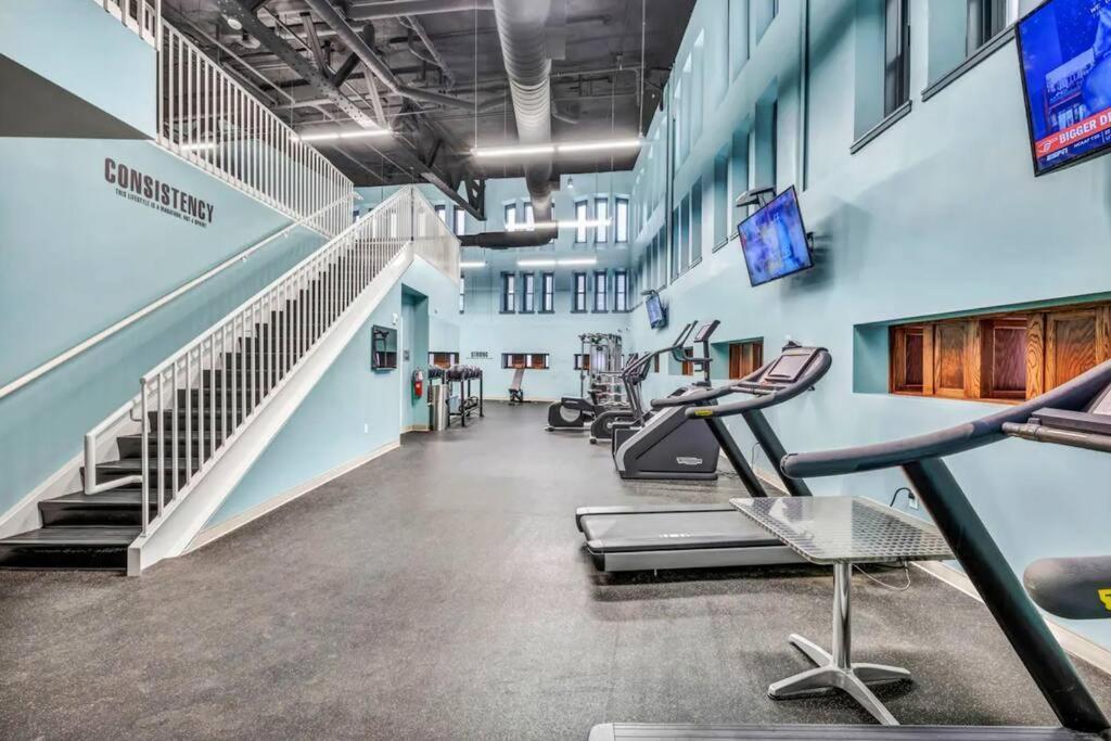 Heart Of Dt With Corner View And With Free Pool & Steam 307 Apartamento Cleveland Exterior foto
