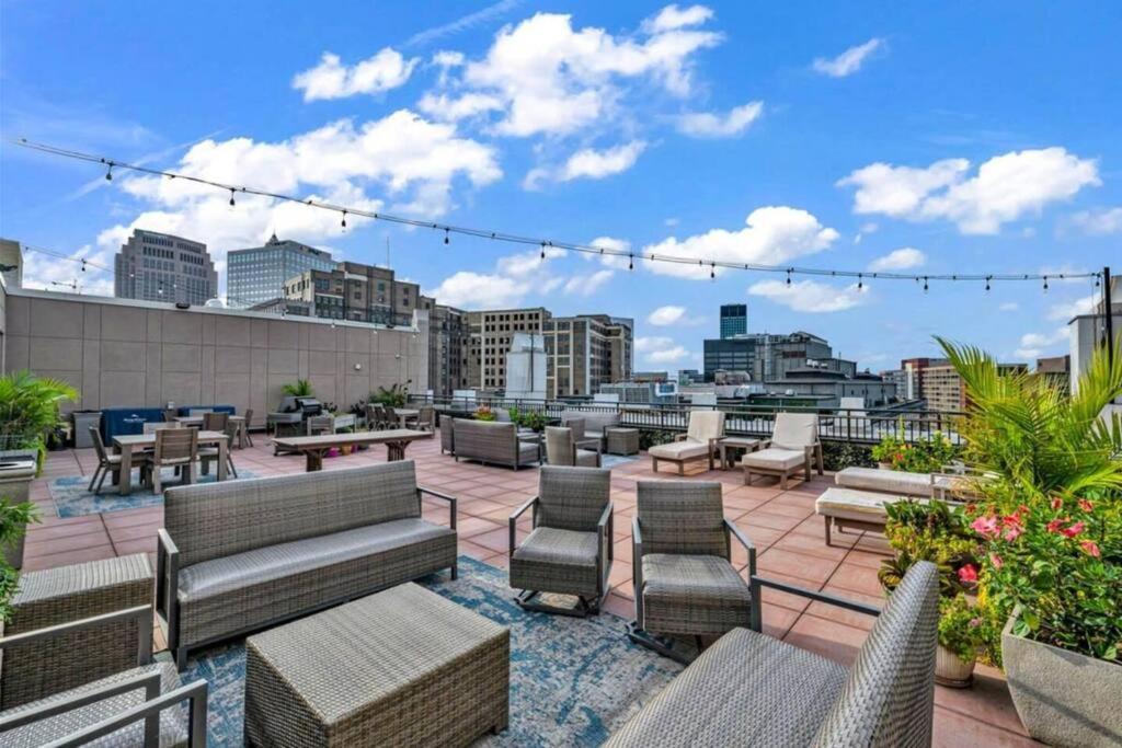 Heart Of Dt With Corner View And With Free Pool & Steam 307 Apartamento Cleveland Exterior foto