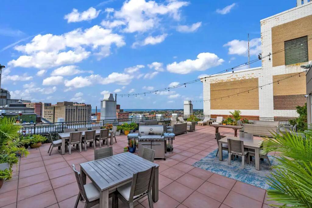 Heart Of Dt With Corner View And With Free Pool & Steam 307 Apartamento Cleveland Exterior foto